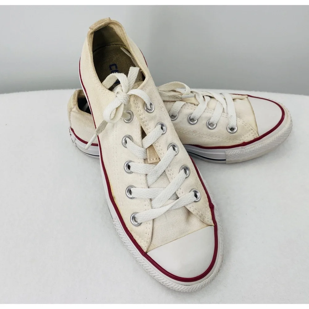 Converse Classic White Low Top Chuck‎ Taylors Sneakers